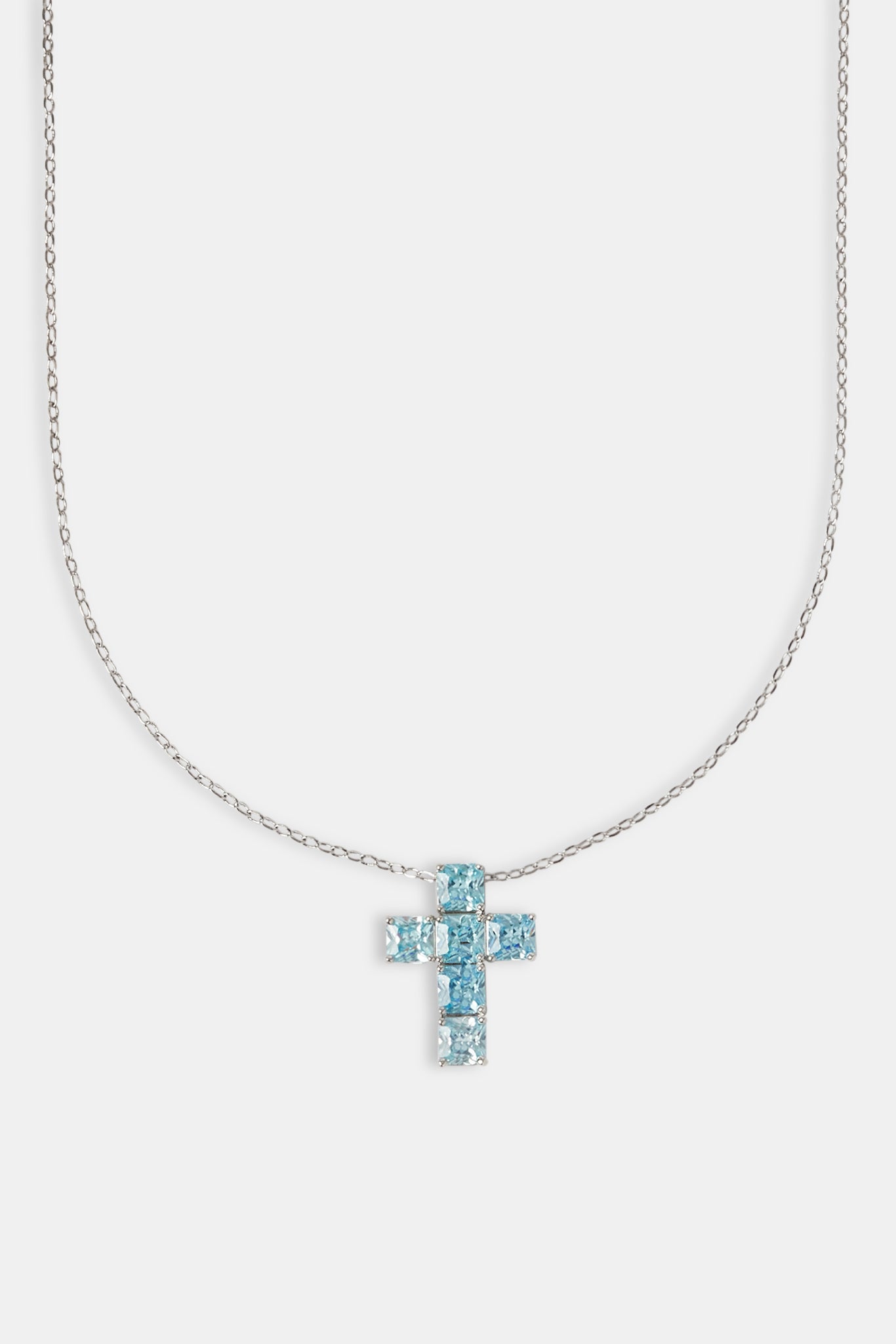 Halskette mit Kreuz aus eisblauem quadratischem Stein – 25 mm